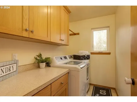 1917 NW Cottonwood Drive Mcminnville OR 97128