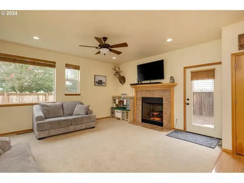 1917 NW Cottonwood Drive Mcminnville OR 97128