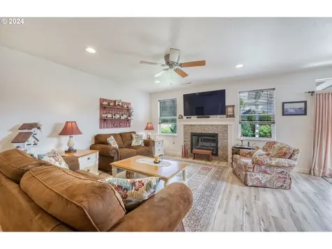 87763 Lark Street Veneta OR 97487
