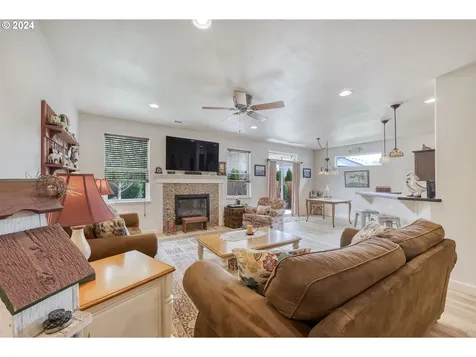 87763 Lark Street Veneta OR 97487