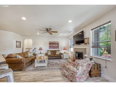 87763 Lark Street Veneta OR 97487