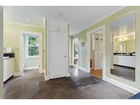 3704 Sw Alice Street Portland OR 97219
