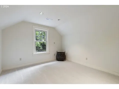 3704 Sw Alice Street Portland OR 97219