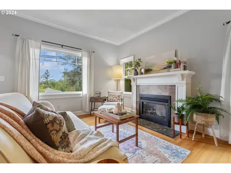 3704 Sw Alice Street Portland OR 97219