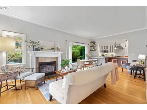 3704 Sw Alice Street Portland OR 97219
