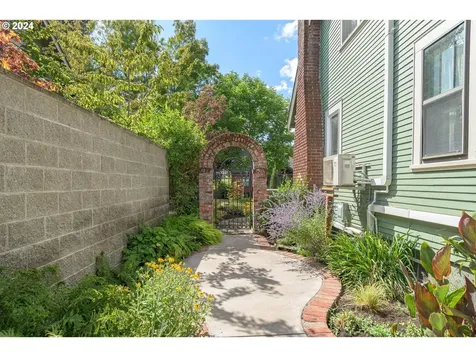 39 Ash Street Eugene OR 97402