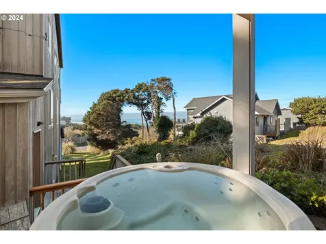 5053 NW Keel Avenue Lincoln City OR 97367