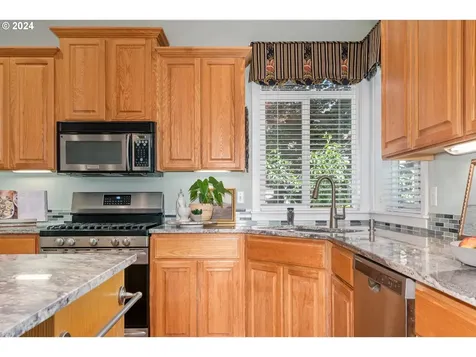 222 Nw 151st Street Vancouver WA 98685