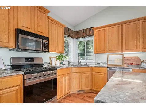 222 Nw 151st Street Vancouver WA 98685