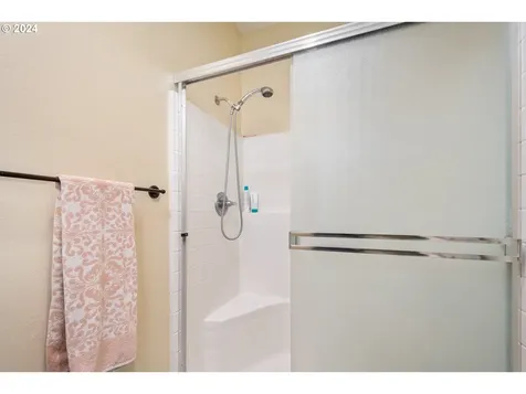 222 Nw 151st Street Vancouver WA 98685