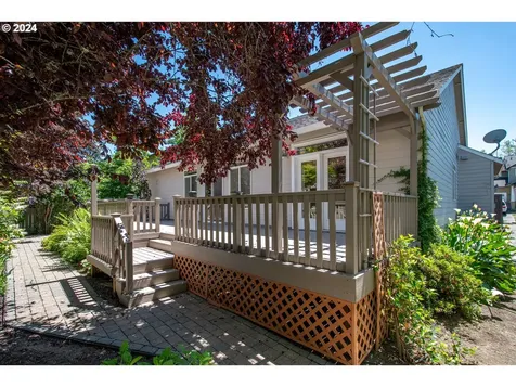222 Nw 151st Street Vancouver WA 98685