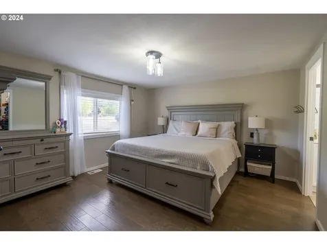 16166 Abiqua Road Ne Silverton OR 97381