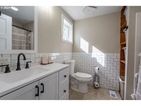 16166 Abiqua Road Ne Silverton OR 97381
