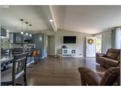 16166 Abiqua Road Ne Silverton OR 97381