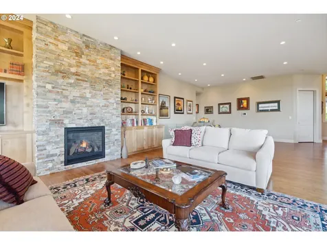 6715 Se Riverside Lane Vancouver WA 98661