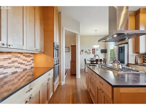 6715 Se Riverside Lane Vancouver WA 98661