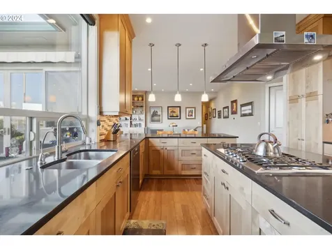 6715 Se Riverside Lane Vancouver WA 98661