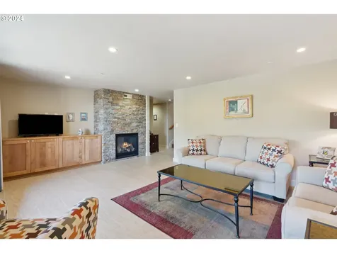 6715 Se Riverside Lane Vancouver WA 98661