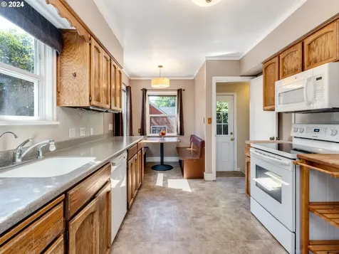115 W 38th Street Vancouver WA 98660