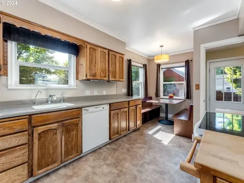 115 W 38th Street Vancouver WA 98660