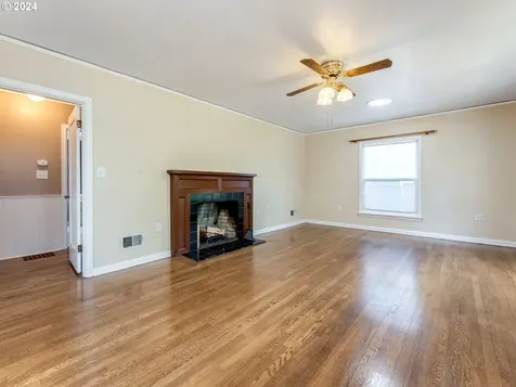 115 W 38th Street Vancouver WA 98660