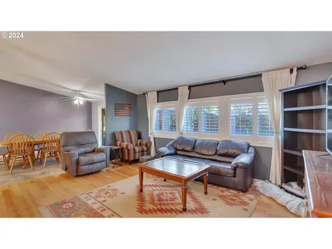 441 N 1st Street Carlton OR 97111