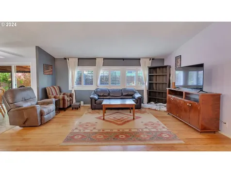 441 N 1st Street Carlton OR 97111