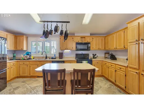441 N 1st Street Carlton OR 97111