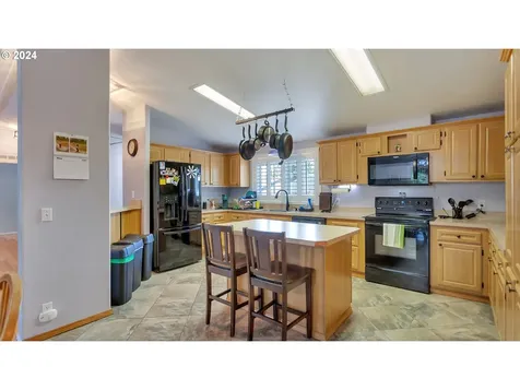 441 N 1st Street Carlton OR 97111