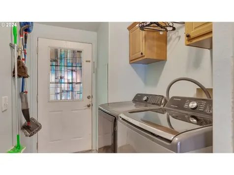 441 N 1st Street Carlton OR 97111