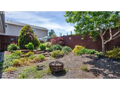 441 N 1st Street Carlton OR 97111