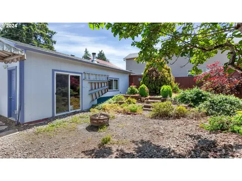 441 N 1st Street Carlton OR 97111