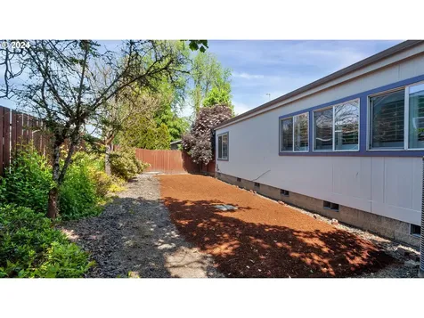 441 N 1st Street Carlton OR 97111