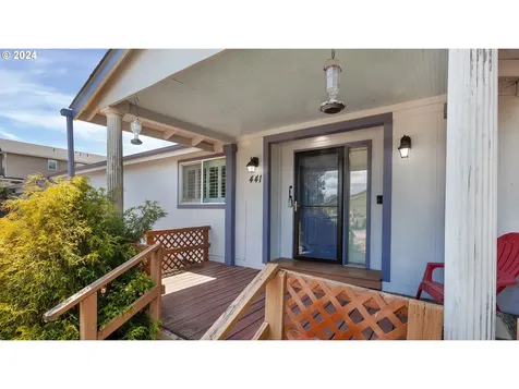 441 N 1st Street Carlton OR 97111
