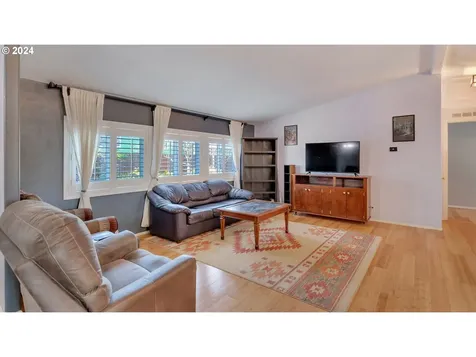 441 N 1st Street Carlton OR 97111
