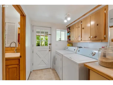 85933 Fawn Hills Drive Eugene OR 97405