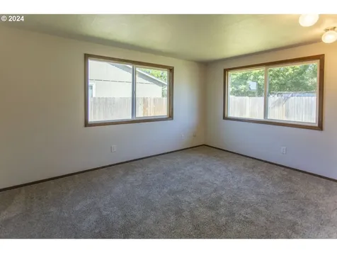 509 SE Debbie Street Mcminnville OR 97128