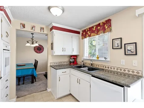 3325 Montebello Avenue Springfield OR 97477