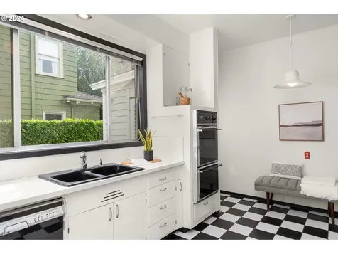2038 SW Myrtle Street Portland OR 97201