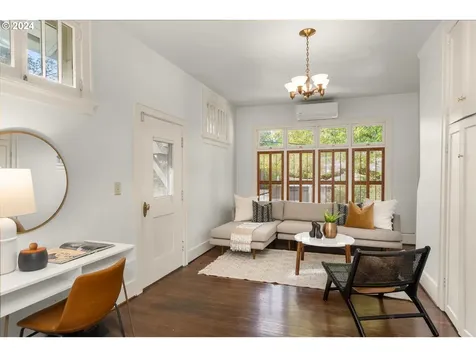 2038 SW Myrtle Street Portland OR 97201