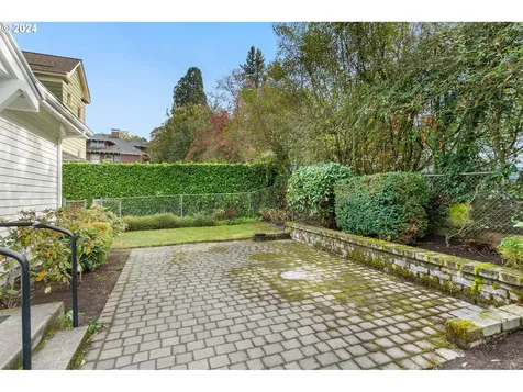 2038 SW Myrtle Street Portland OR 97201
