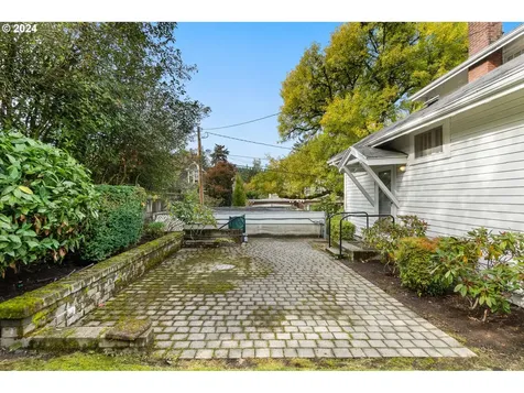 2038 SW Myrtle Street Portland OR 97201