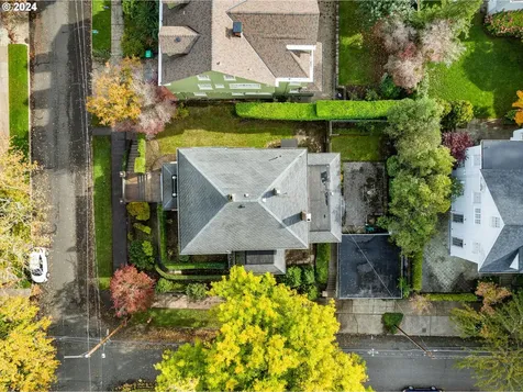 2038 SW Myrtle Street Portland OR 97201