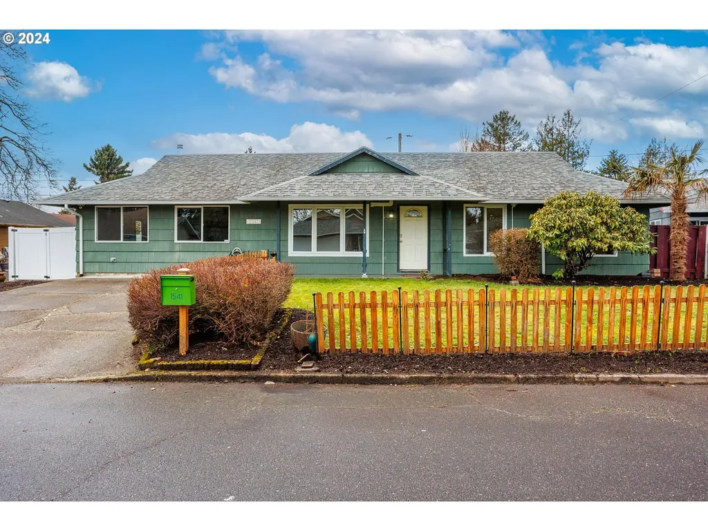 1541 Se 157th Avenue Portland OR 97233