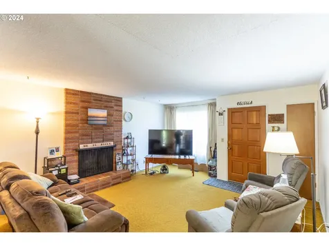 536 Glen Avenue Sutherlin OR 97479