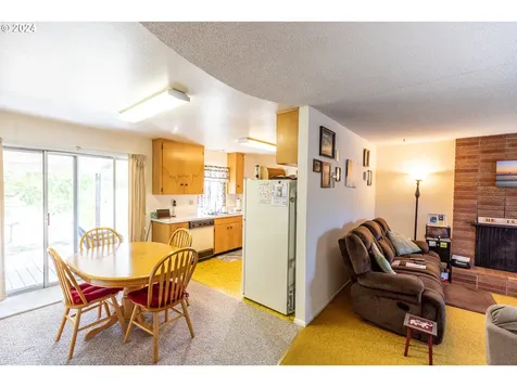 536 Glen Avenue Sutherlin OR 97479