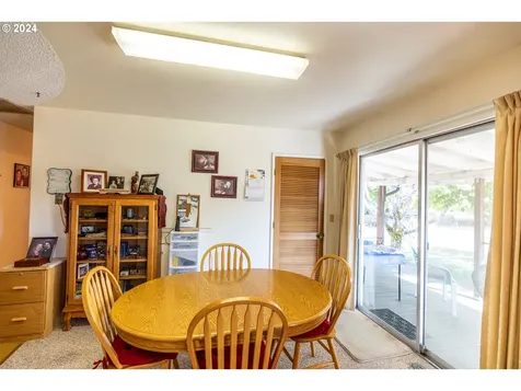 536 Glen Avenue Sutherlin OR 97479