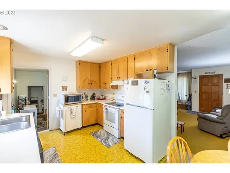 536 Glen Avenue Sutherlin OR 97479