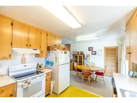 536 Glen Avenue Sutherlin OR 97479