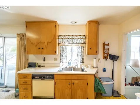 536 Glen Avenue Sutherlin OR 97479